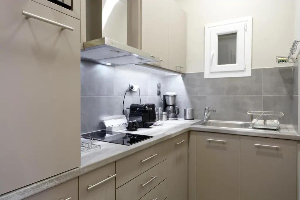 “Zeus”, Stylish Luxury Business Suite In The Heart Of Athens. Buitenkant foto