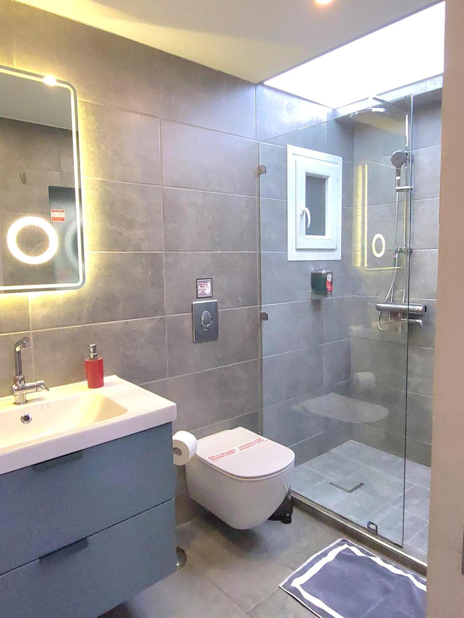 “Zeus”, Stylish Luxury Business Suite In The Heart Of Athens. Buitenkant foto